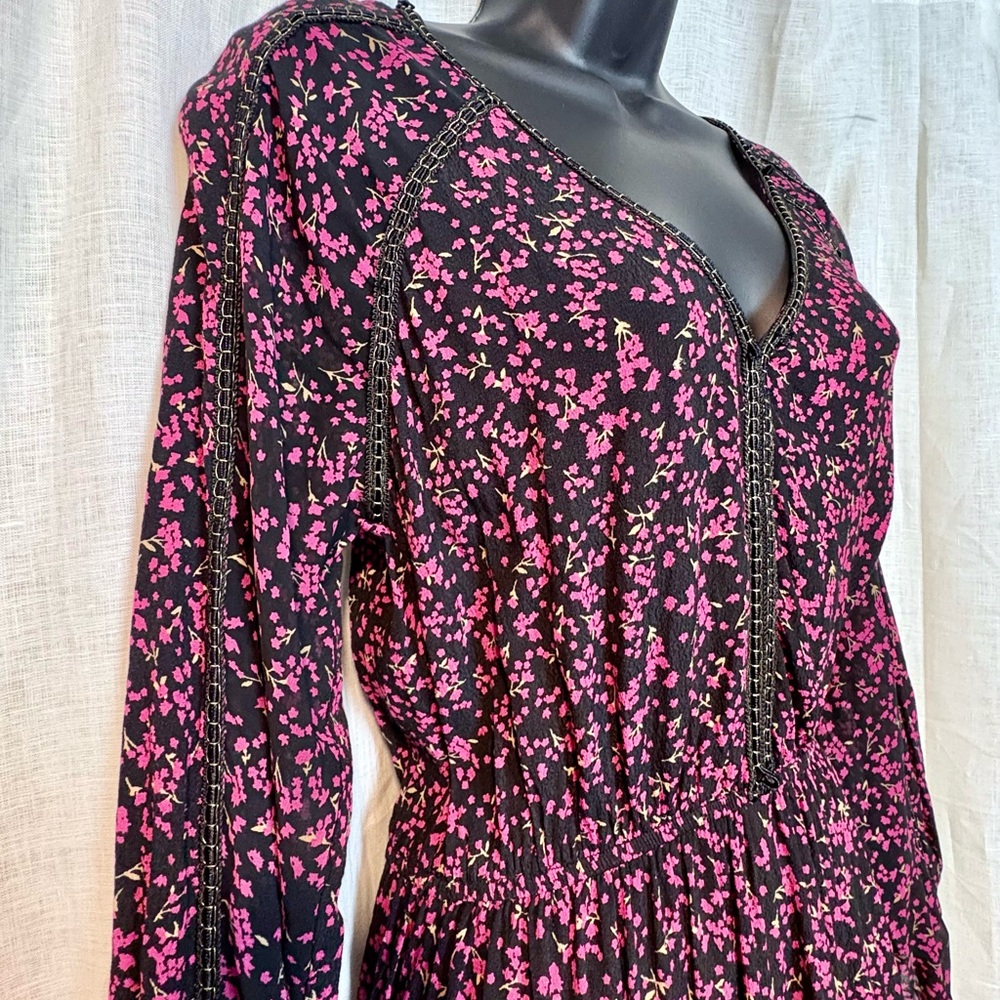 💥3/$30💥 Gold Trim Black and Pink Floral Long Sleeve Bioko Festival Dress